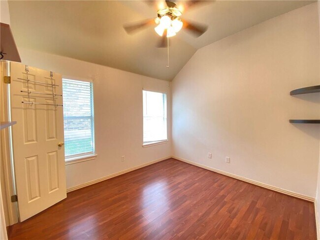 Foto del edificio - 8213 Montoya Cir