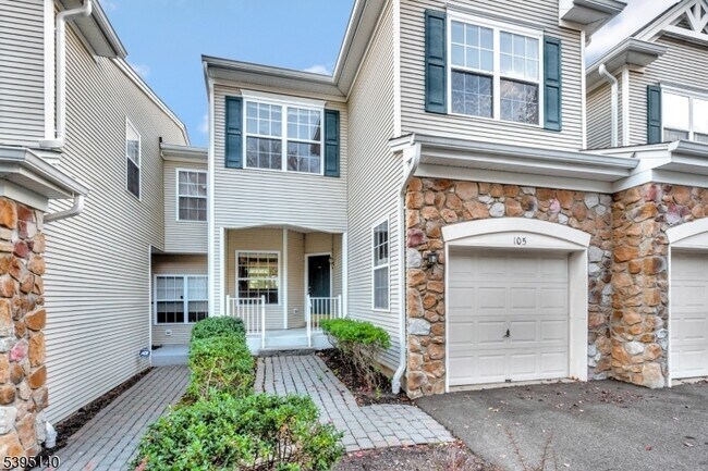 Foto del edificio - 105 Wallace Ct