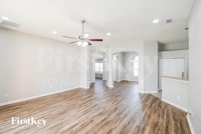 Building Photo - 2402 Bentshire Dr