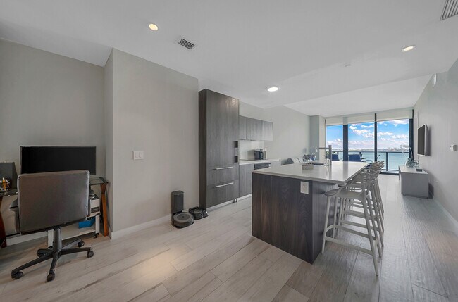 Foto del edificio - 480 NE 31st