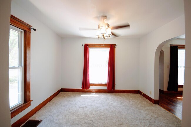 Building Photo - 1263 SW Washburn Ave