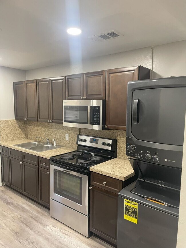 Foto del edificio - Silver Street Apartments- OWNER MAINTENANCE