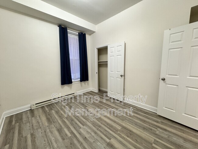 Foto del edificio - 103 E Washington St