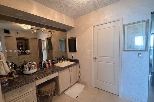 Photo - 20505 E Country Club Dr House