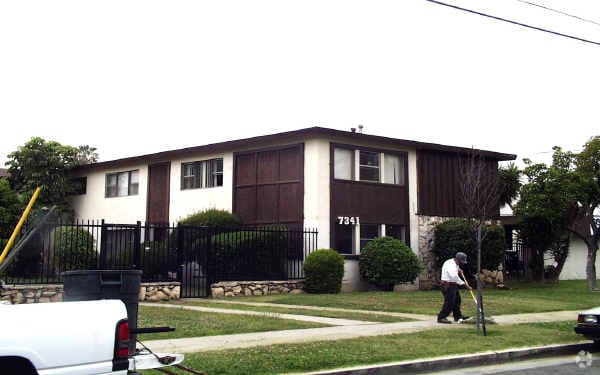 Building Photo - 7341 Variel Ave