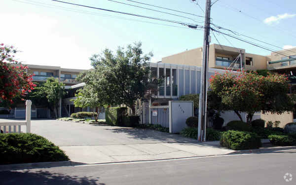 Building Photo - 2110 California St