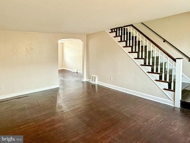 Building Photo - 116 W Berkley Ave