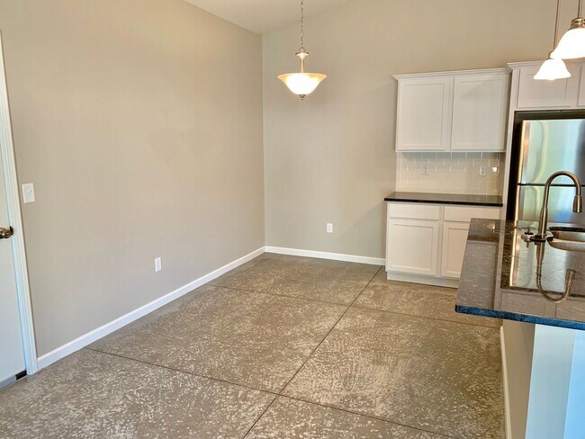 Foto del edificio - 3 bed/ 2 bath Townhome!!!