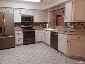 Building Photo - 5 Swallow Ave