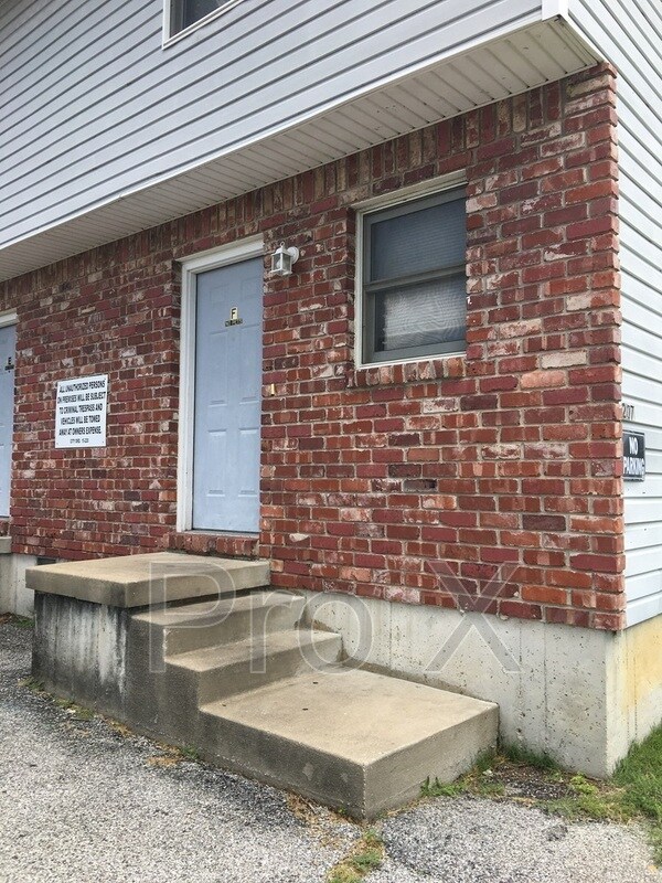 Building Photo - 207 E Carlton St