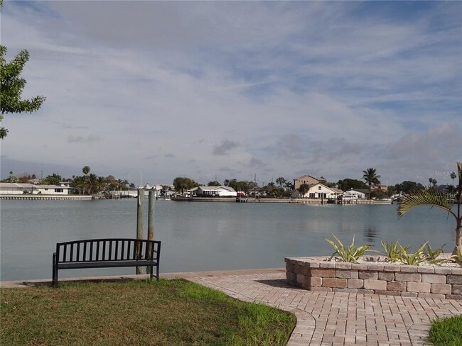 Building Photo - 13360 Boca Ciega Ave