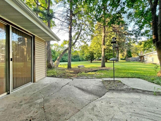 Building Photo - Newly Redone 3 Bedroom Bungalow in Tonka B...