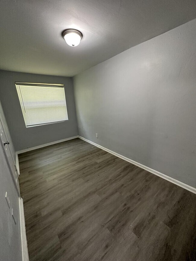 Building Photo - 3 bedroom in Jacksonville FL 32208
