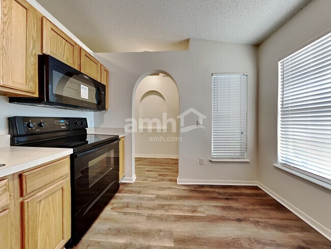 Foto del edificio - 3097 Rogers Ave