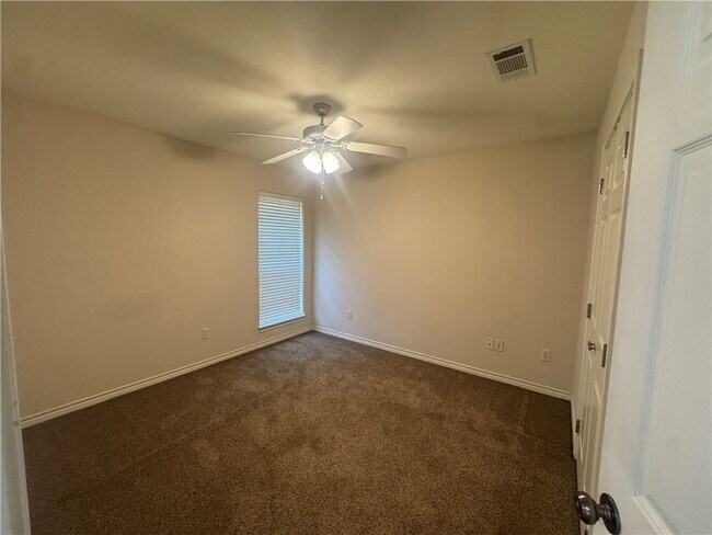 Foto del edificio - 205 Rugen Ln