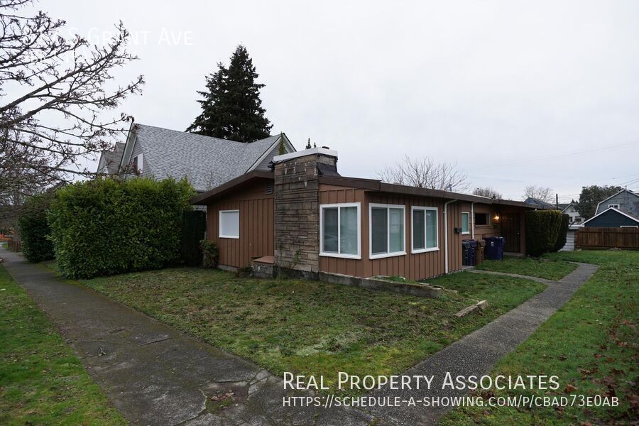 Primary Photo - Updated Two Bedroom Duplex Home Located in...