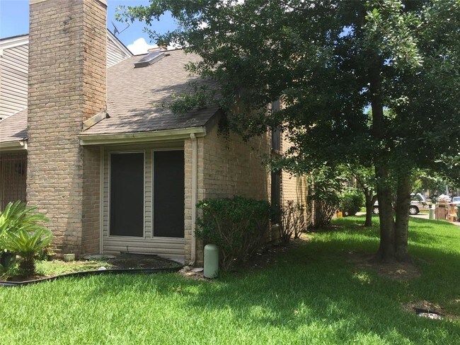 Foto del edificio - 10944 Village Bend Ln