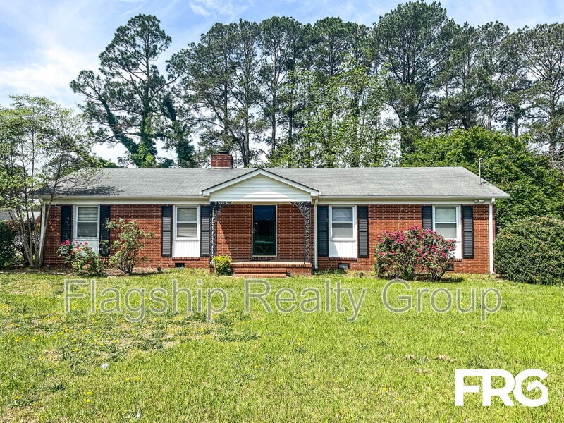 Primary Photo - 1801 E Azalea Dr