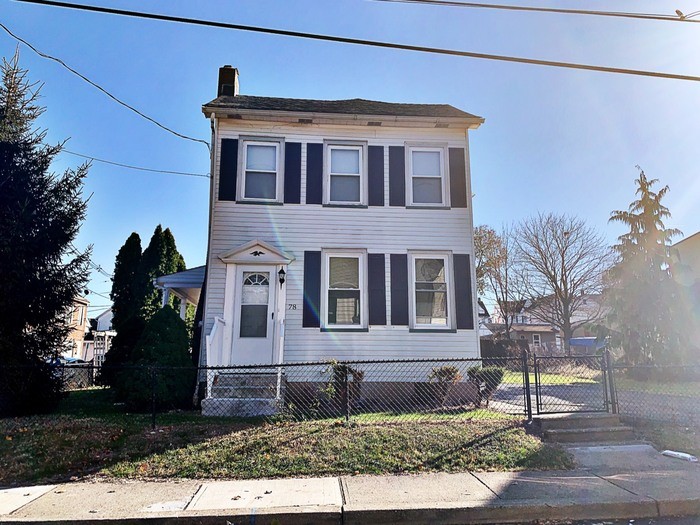 Primary Photo - 78 Bennett St