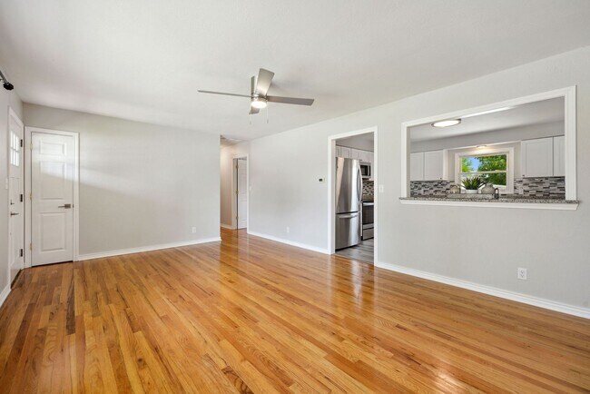 Foto del edificio - Charming Remodeled 3 Bedroom Home in Centr...