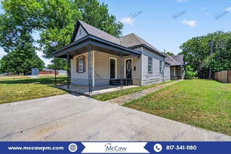 Building Photo - 419 N Grand Ave