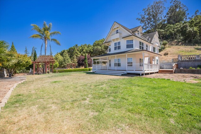 Building Photo - One Of A Kind Country Property!