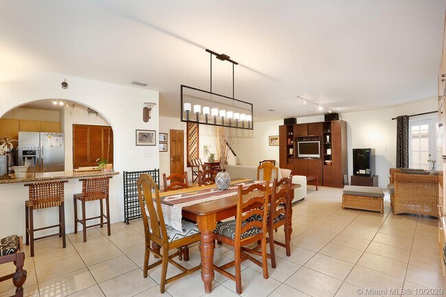 Building Photo - 3257  Day Ave 3257 Miami Fl 33133
