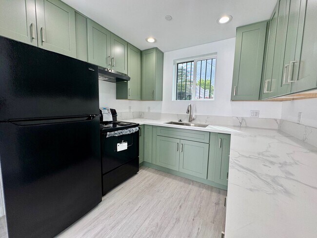 Foto del edificio - Fully renovated apartment located in the heart of mid-city!!