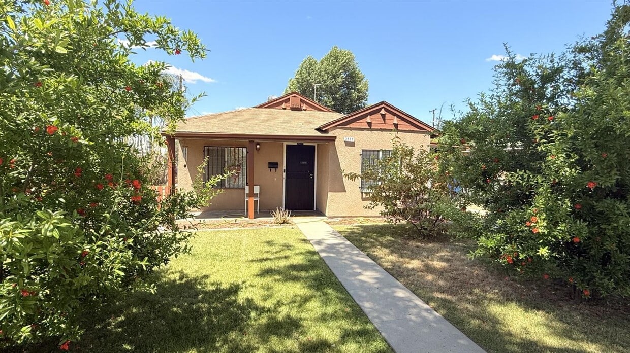 Primary Photo - 3517 E Lamona Ave