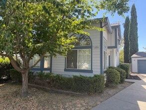 Building Photo - 1255 Farragut Cir