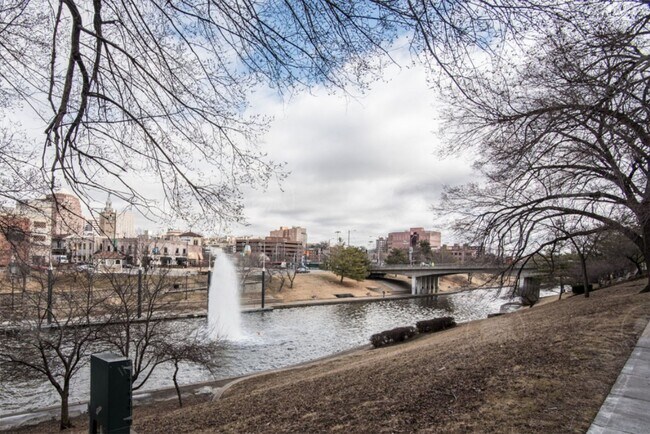 Foto del edificio - 229 Ward Pkwy