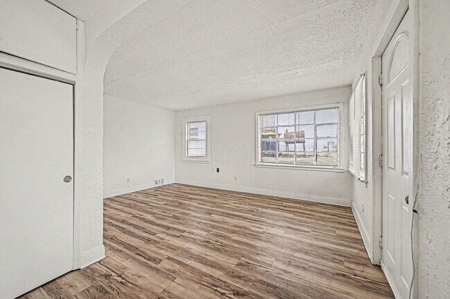 Foto del edificio - 4216 Cleveland Ave.