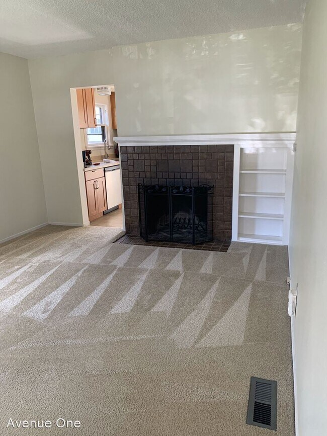 Building Photo - 2 br, 1 bath House - 105 NE 54th St
