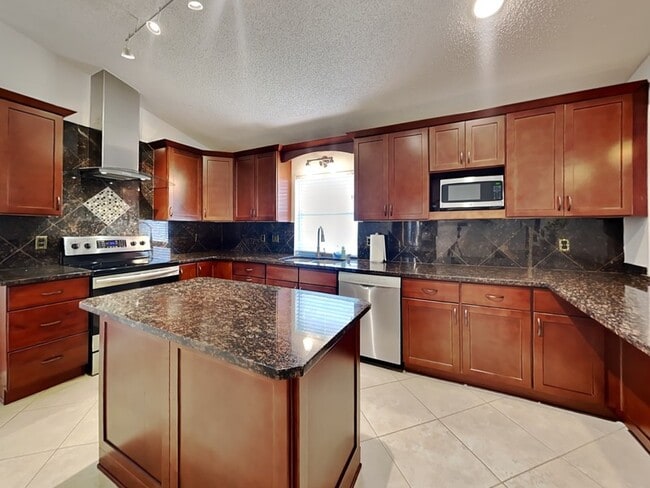 Building Photo - 3536 Moss Pointe Pl