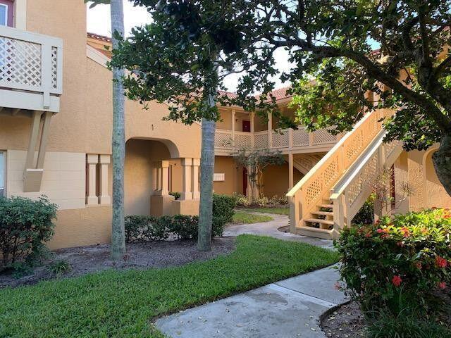 Foto del edificio - 4831 Via Palm Lakes