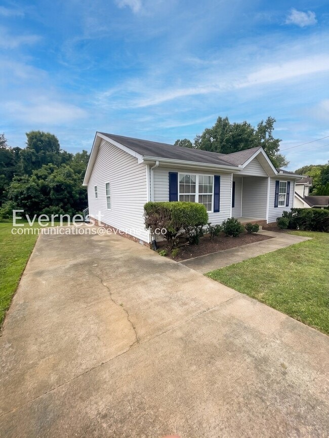 Building Photo - 320 Donna Dr