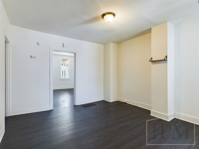 Foto del edificio - Coming Soon- Spacious Semi-Attached 3 Bedr...