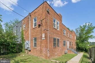 Building Photo - 430 Condon Terrace SE