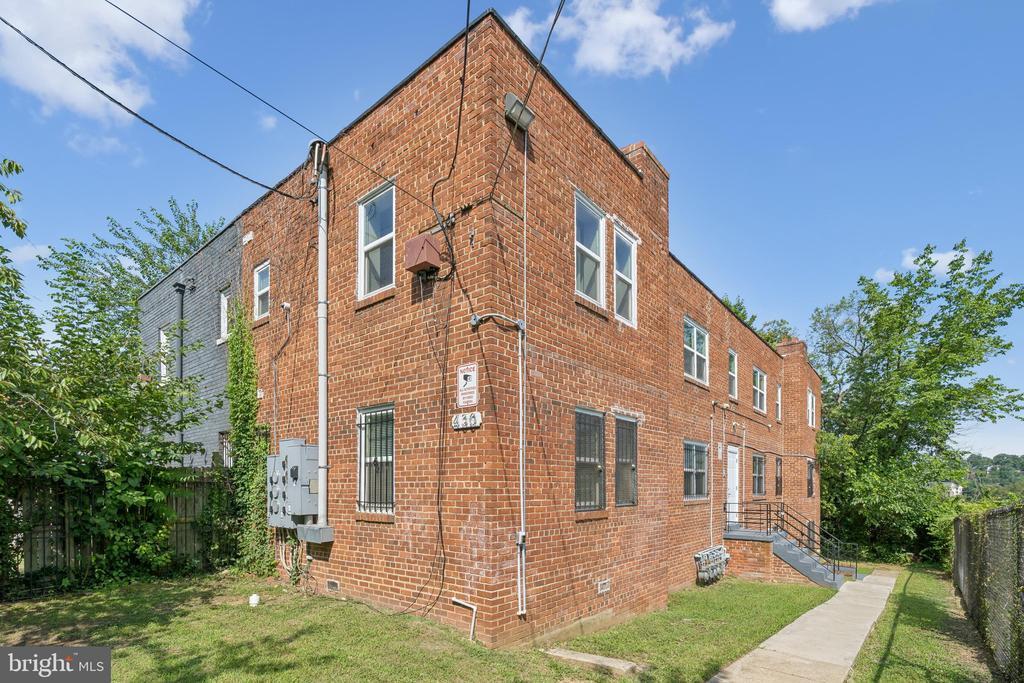 Primary Photo - 430 Condon Terrace SE