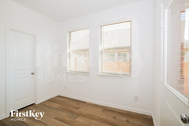 Foto del edificio - 901 High Noon Dr