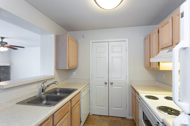 1BA, 1BR - 701 SF - The Crossings Apartments