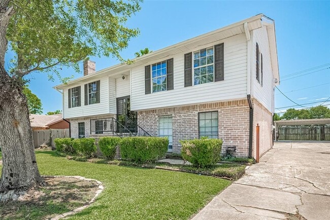 Building Photo - 413 E Castle Harbour Dr