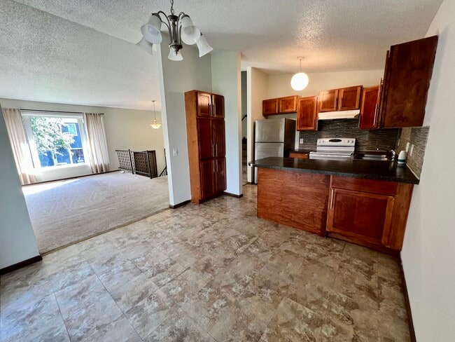 Building Photo - 16199 Flagstaff Ct S