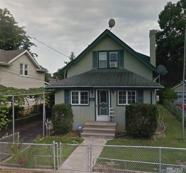 Primary Photo - 590 Elm Pl