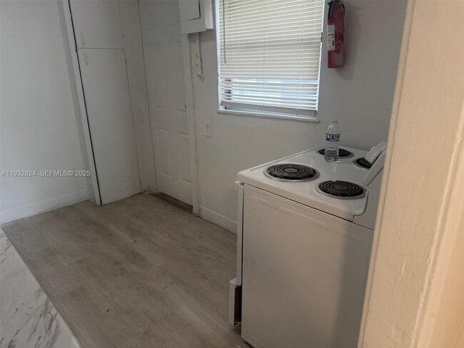 Building Photo - 611 S 24th Ave