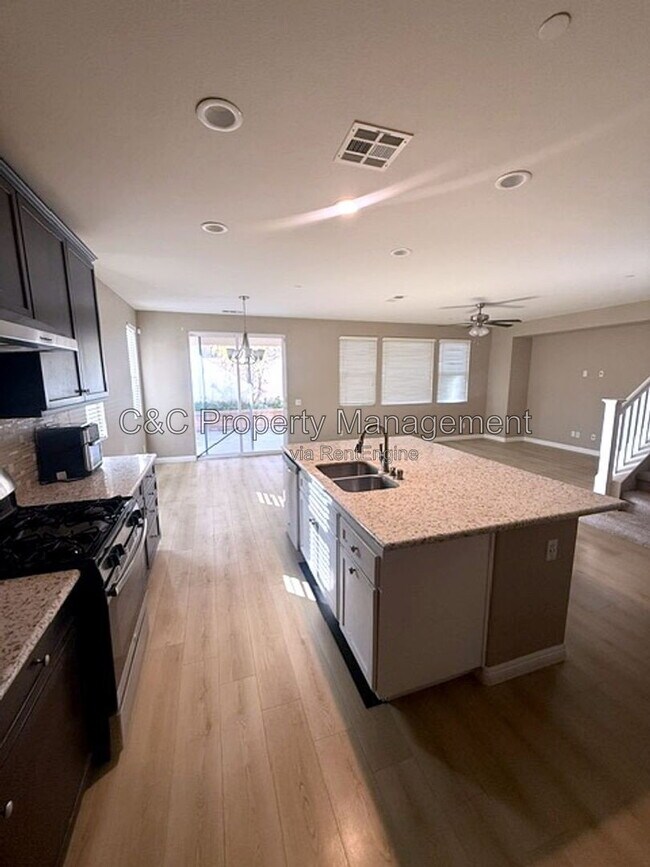 Foto del edificio - 28405 Wild Rose Ln