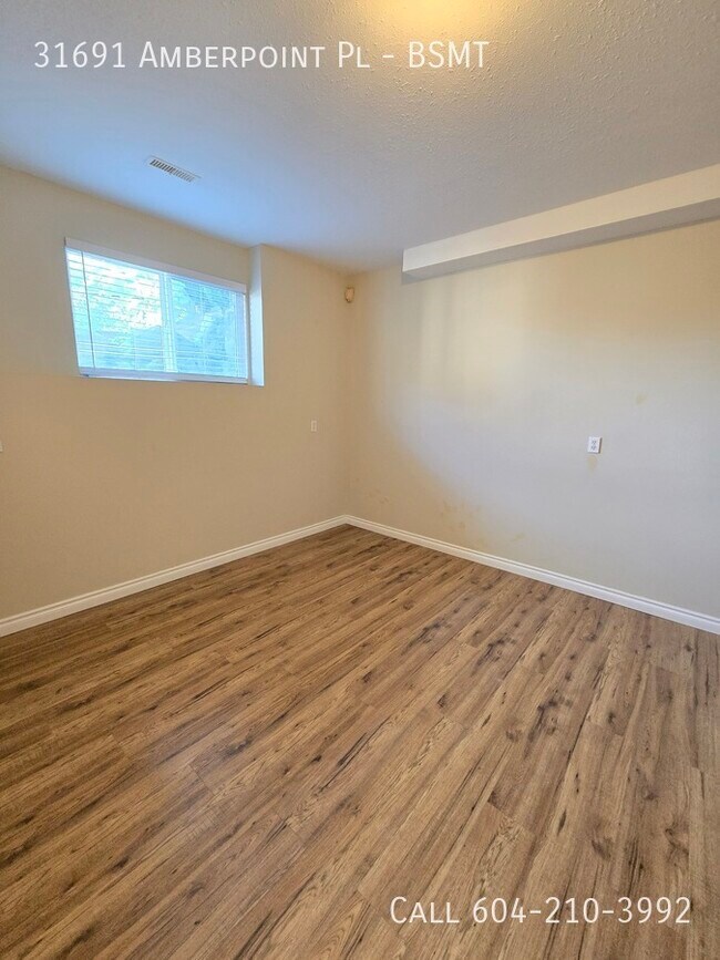 Photo du bâtiment - Spacious 2 Bedroom Basement – West Abbotsford