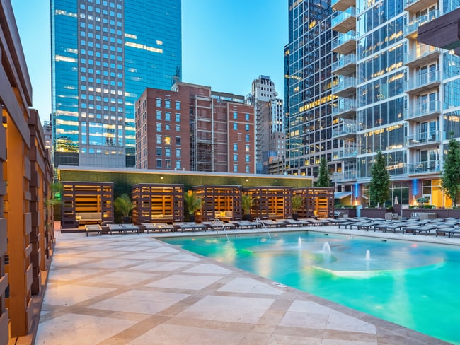 Rooftop Resort Style pool at One Light Luxury Apartments in Kansas City - One Light Luxury Apartments