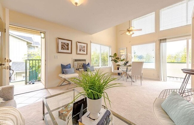 Building Photo - Utilities Paid! Modern Loft-Style Condo wi...