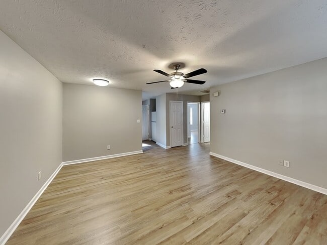 Building Photo - 546 Baron Dr